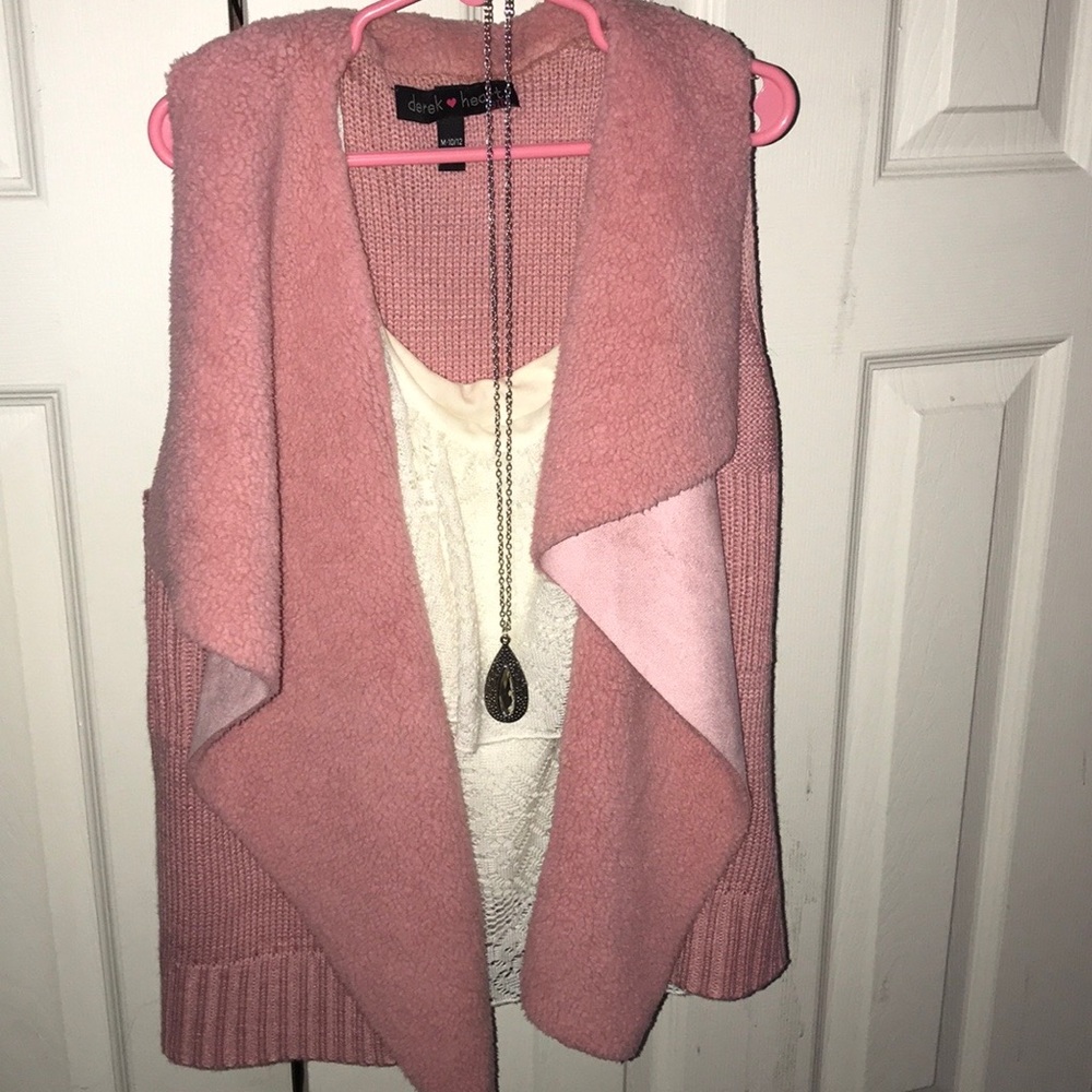 Blouse White blouse with vest and necklace